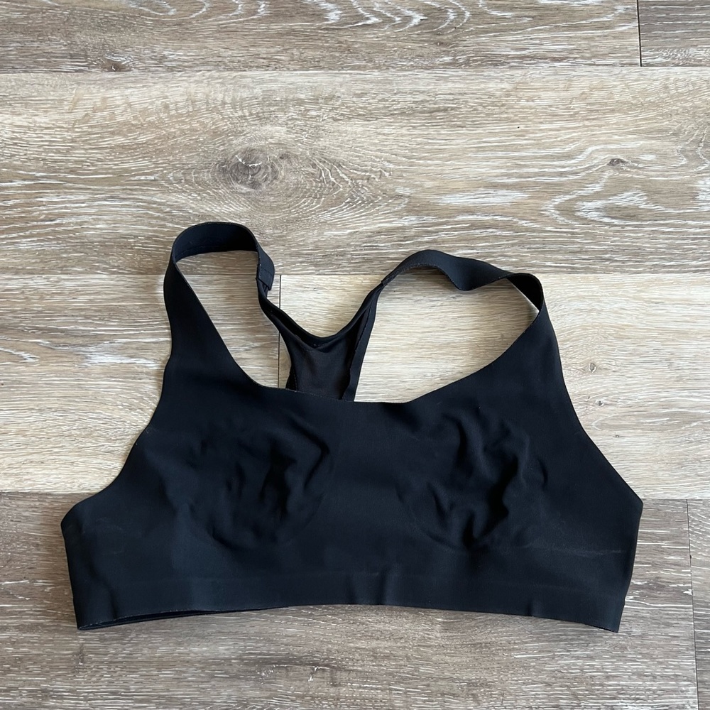 Black lululemon sports bra